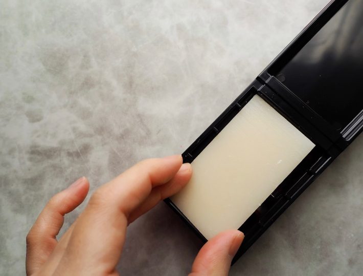 ホルダーの下に切りもちを入れる