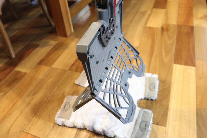 ボタンを押すだけでパッドの取り外しが可能