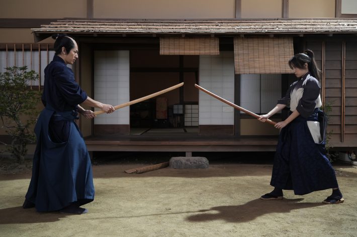 京都の撮影では思い出の小道具を携帯