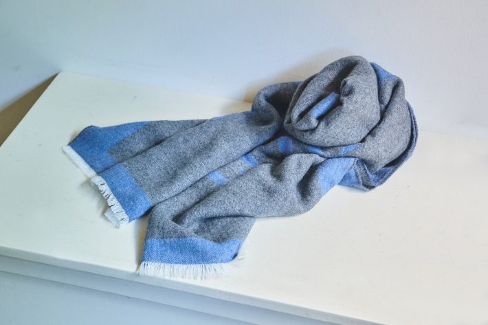 〈loin.（ロワン）〉の「cashmere stole」