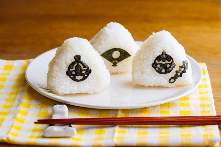 「桃太郎のり」を使ったおにぎり