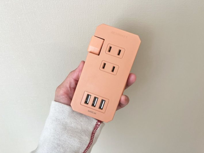 3COINSの2コンセント3USBタップ