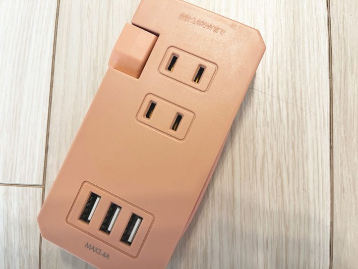 3COINSの2コンセント3USBタップ