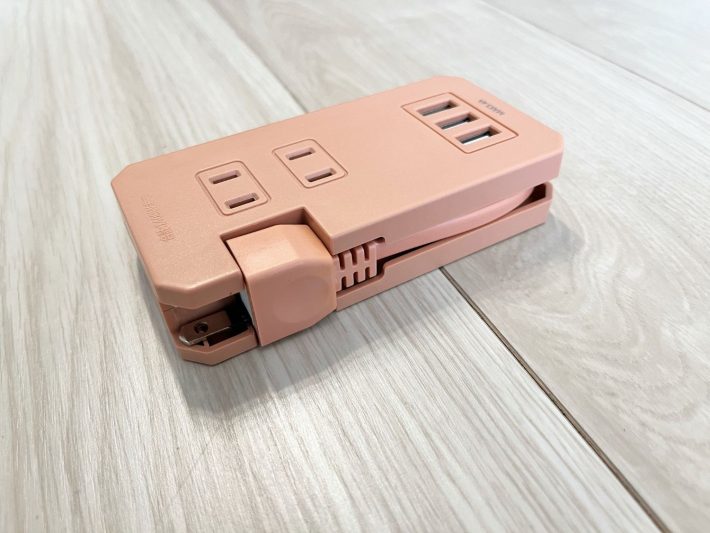 3COINSの2コンセント3USBタップ