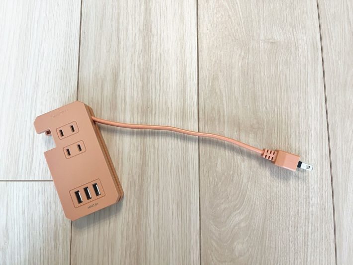 3COINSの2コンセント3USBタップ