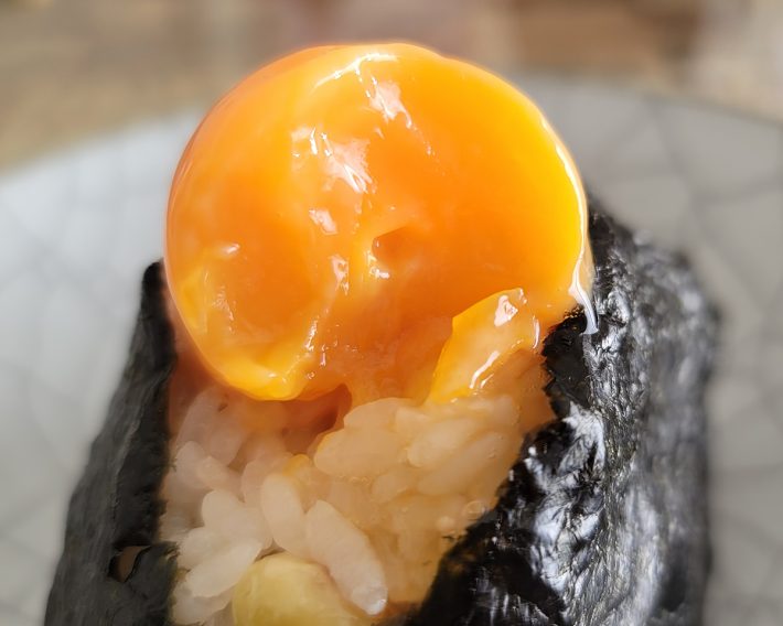 固めの半熟卵のようなかたさ