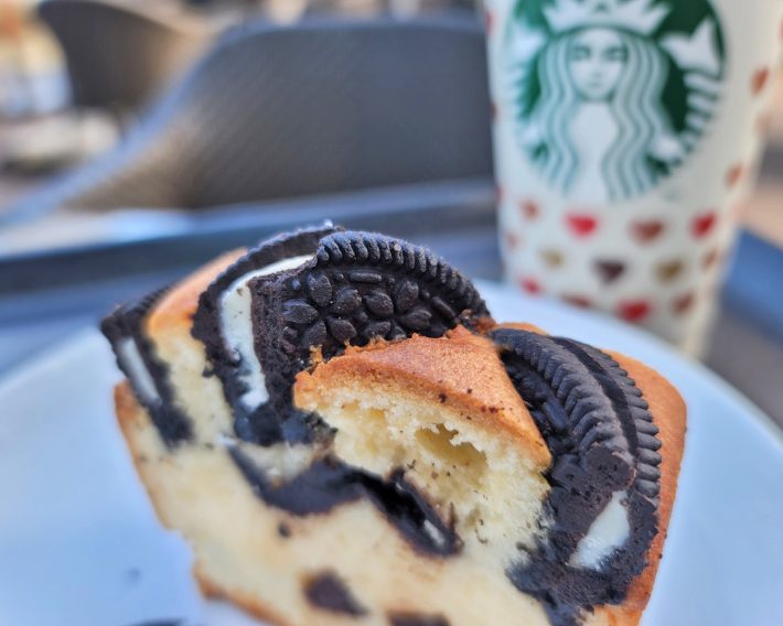 クッキーの表面に桜のデザインを発見しました