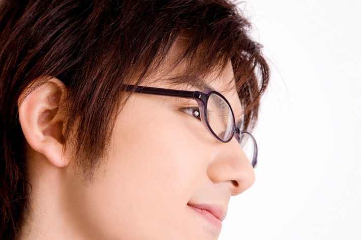 メガネをかけた男性