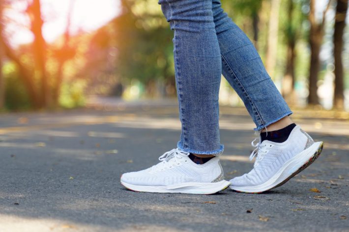 スポーツシューズ