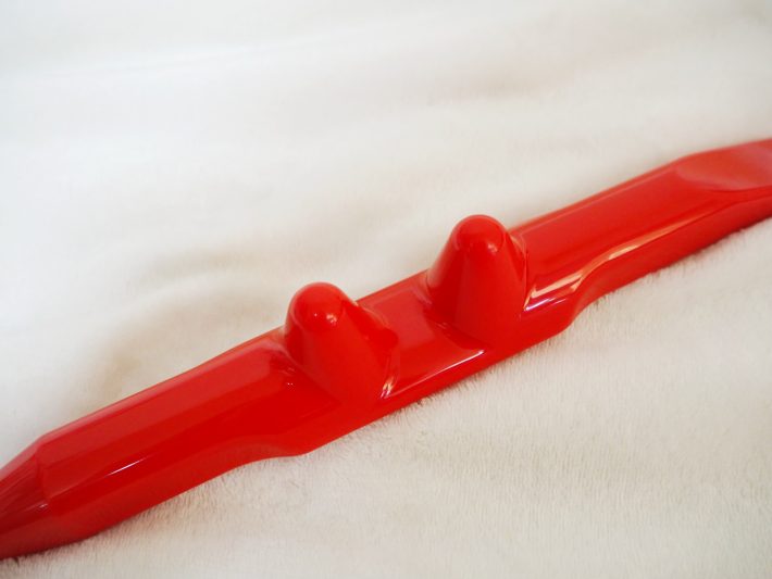 中央には2つの大きな突起