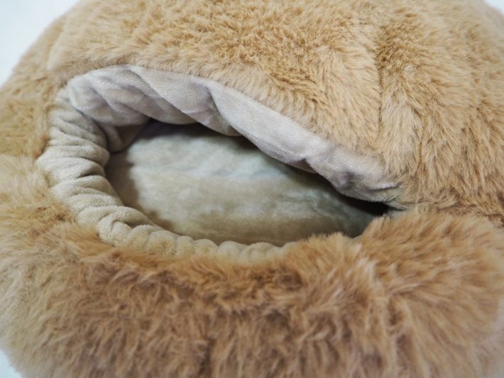 足首部分はゴムで伸縮性がある