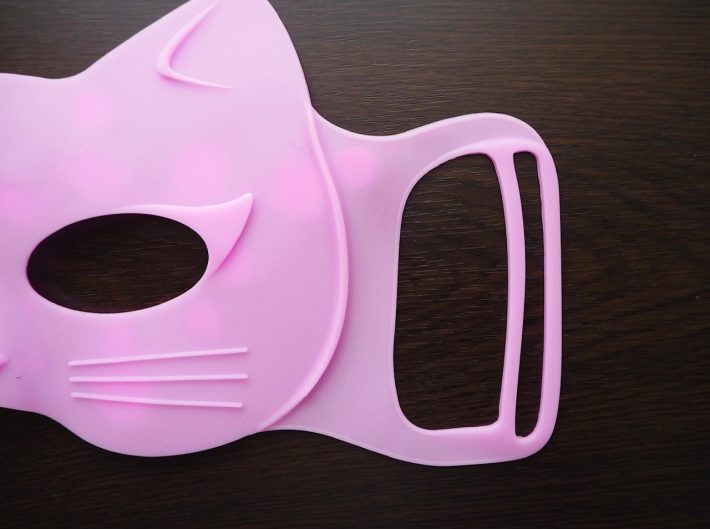 きつい場合は外側の穴を耳にかけて