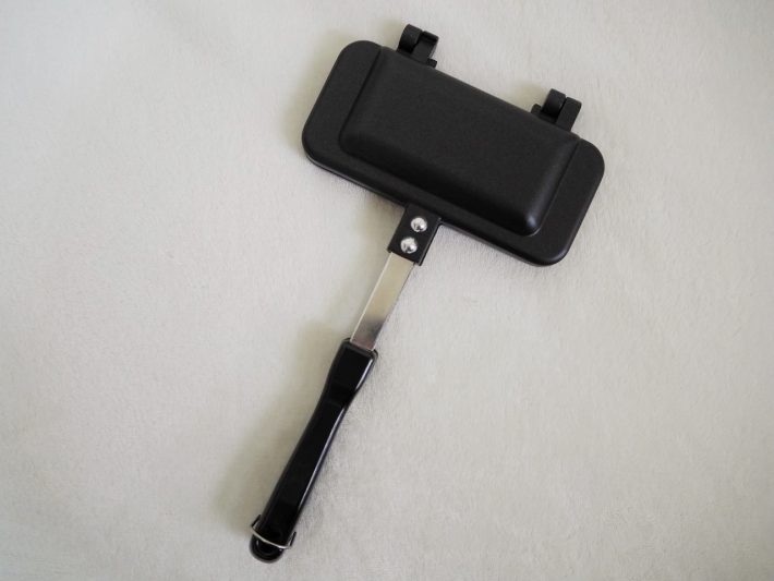 小ぶりな見た目に反してややずっしり