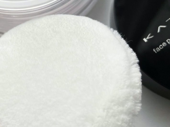 【パフの基本的な使い方】冬なら少量でセミマット仕上げ