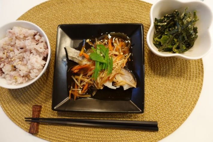 タラのえのきの甘酢あんかけ、ほうれん草と煮切りみりんの胡麻和え