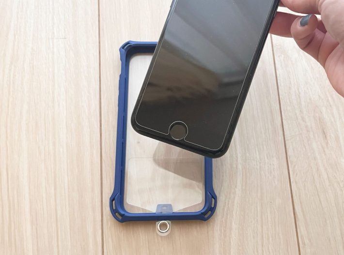 スマホストラップホルダー装着方法