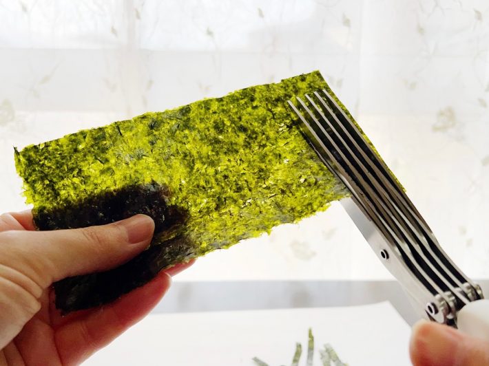 焼きのりは紙を切るみたいな感覚