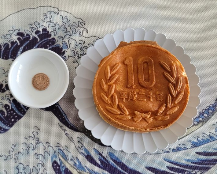 本物の10円玉と並べてみました