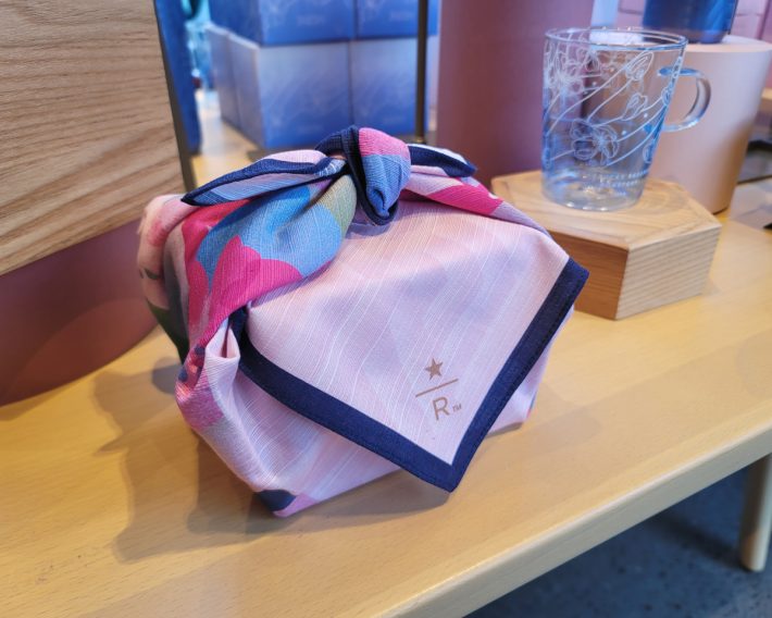 『スターバックス リザーブ ロースタリー Furoshiki サクラ2023』¥2,200