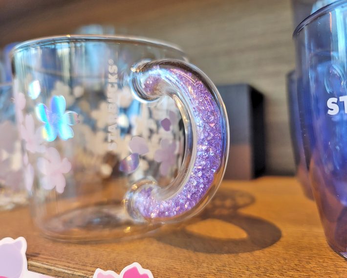 キレイなビーズが持ち手にぎっしり入っています