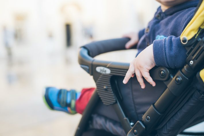 ベビーカーで買い物へ、またも否定する夫