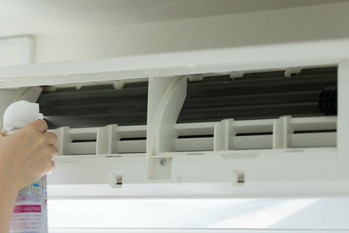 エアコンと洗浄スプレー