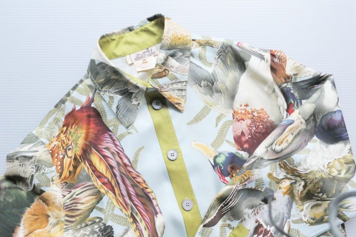 ショップで見つけたシルクシャツ