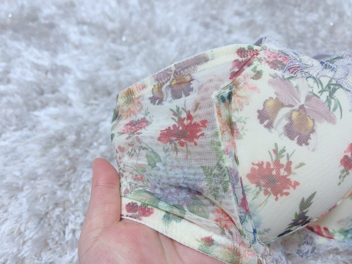 クイーンブラのサイドボーン