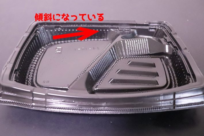 ファミリーマートの「3色そぼろ＆チキン南蛮弁当」
