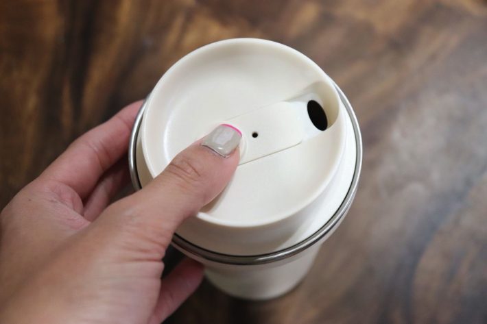 飲み口はスライド式