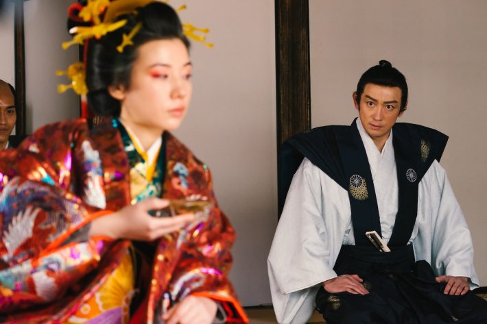 苦しみを全身から噴き出す仲と、それを受ける山本の凄