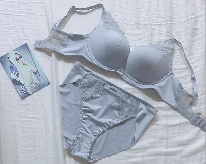 ノンワイヤーブラとショーツ