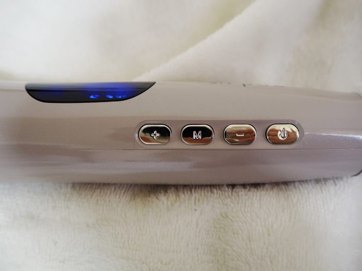 持ち手の部分には＋・M・－・電源のボタン