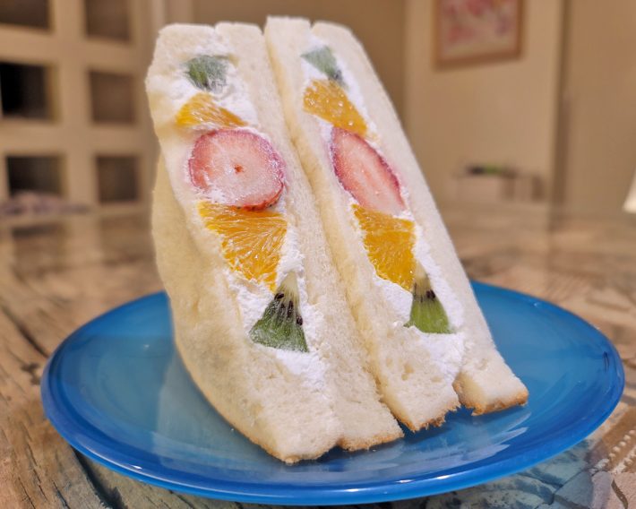 ホイップサンドフルーツミックス　356円