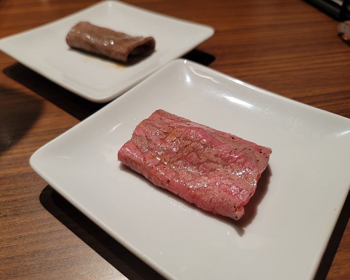 赤身肉はうっすらピンク色が残るくらいがオススメ。奥の焼き加減だとかたさを感じました