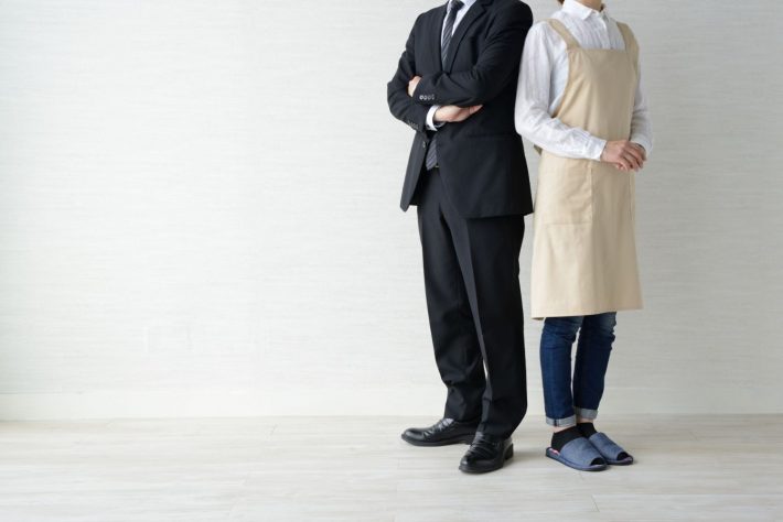 会社員の男性と専業主婦
