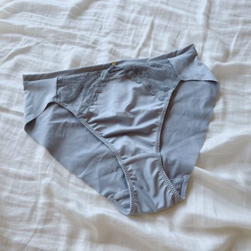 ショーツのフロント