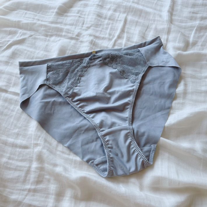 ショーツのフロント