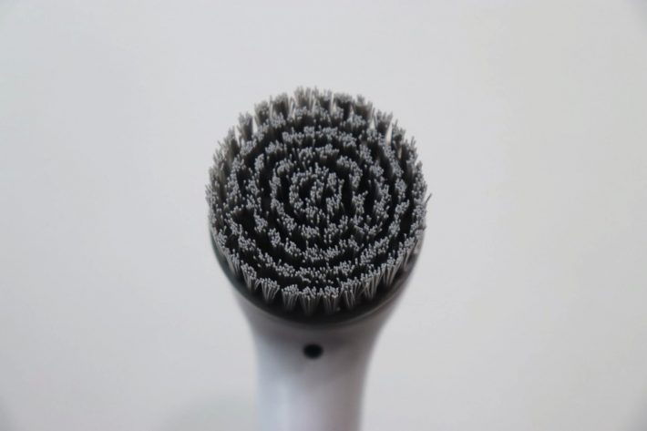 ブラシは丸形で、ナイロン素材のしっかりとした毛