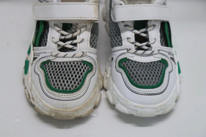 （左）洗う前、（右）電動ブラシで洗った後