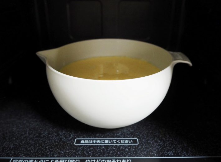 蓋をせず5分加熱したら、好みの固さになるまで30秒刻みで加熱