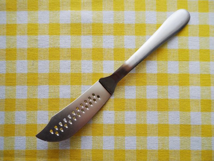 一般的なバターナイフよりもやや大きめ