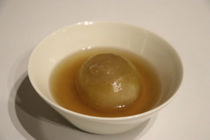 玉ねぎの甘みがしみでるコンソメスープ