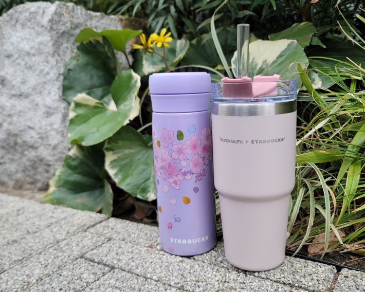 第1弾で購入した「SAKURA2023ステンレスボトルパープル325ml」と一緒に並べてみたら、春がますます楽しみになりました