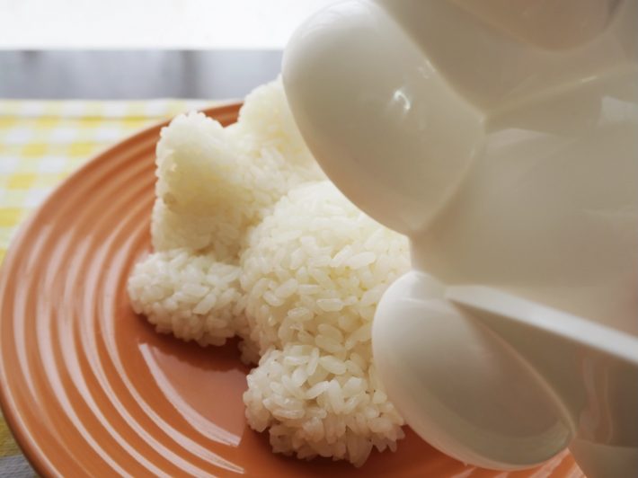 取っ手を持ったまま型を外す