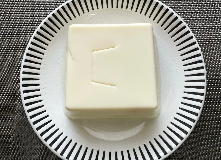 豆腐に対して垂直に