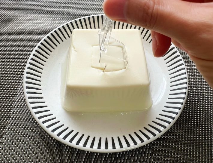 もう片辺にも切り込みを入れる