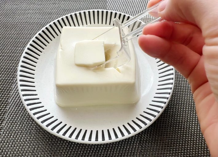 3.ななめにすくい上げる。