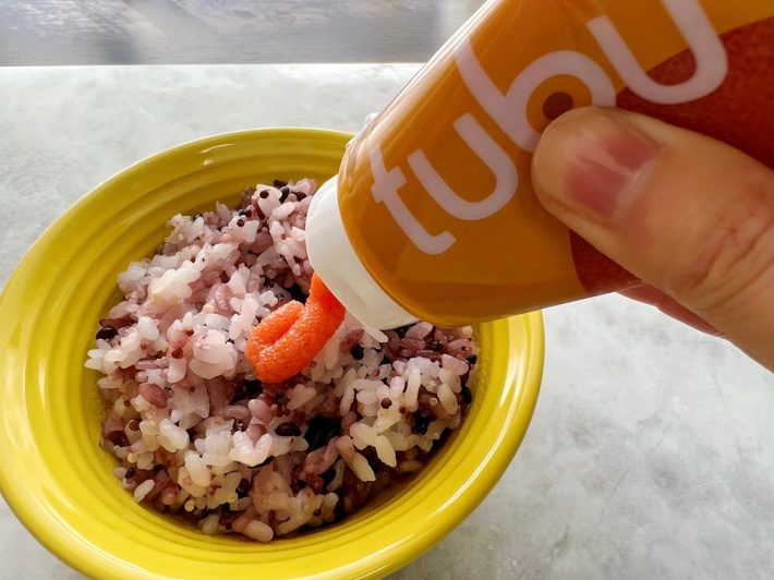 キャップを開けて、ギュッ