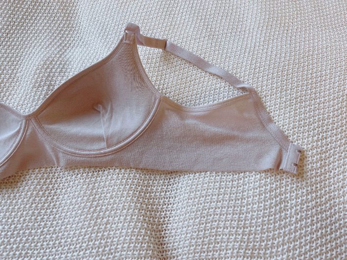 ノンワイヤーブラジャーのカップ裏側
